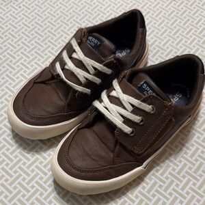 Boys Sperry boat shoe size 11